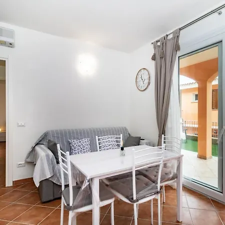 Garden F1 Apartment Cascabraga